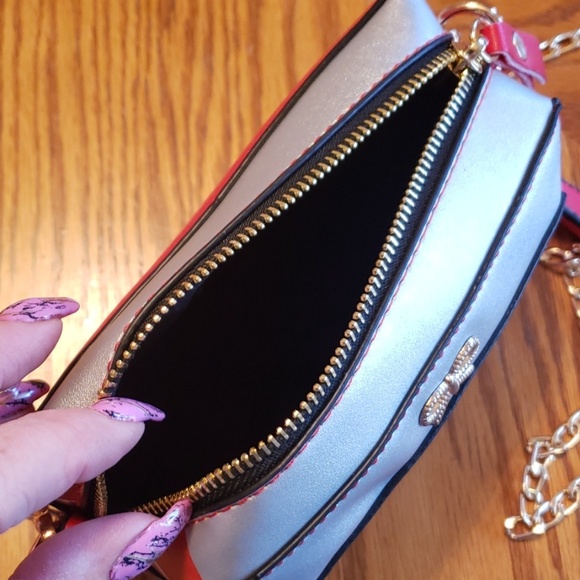 SOLD****Kit kat crossbody bag - Picture 5 of 8